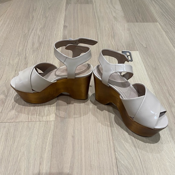 Celine Nude Wedges - Picture 4 of 8